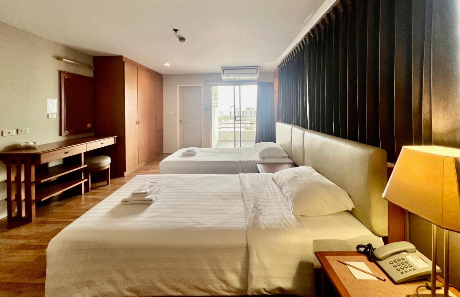 Bu Place Hotel Бангкок Экстерьер фото