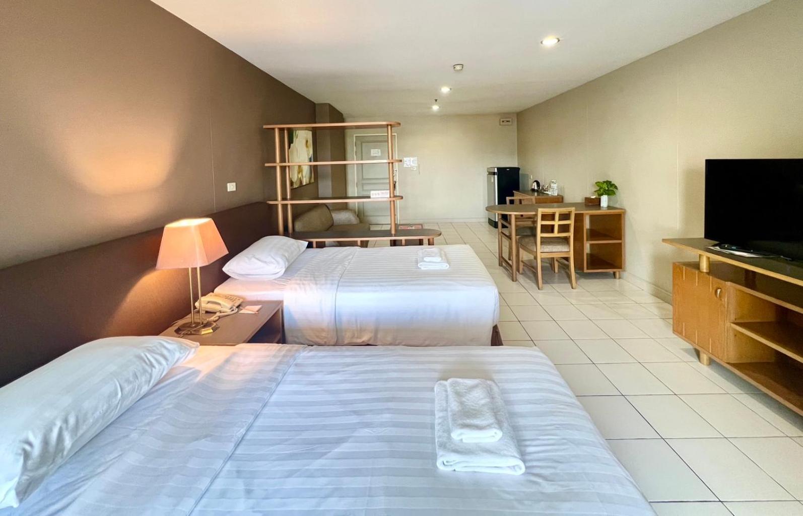 Bu Place Hotel Бангкок Экстерьер фото