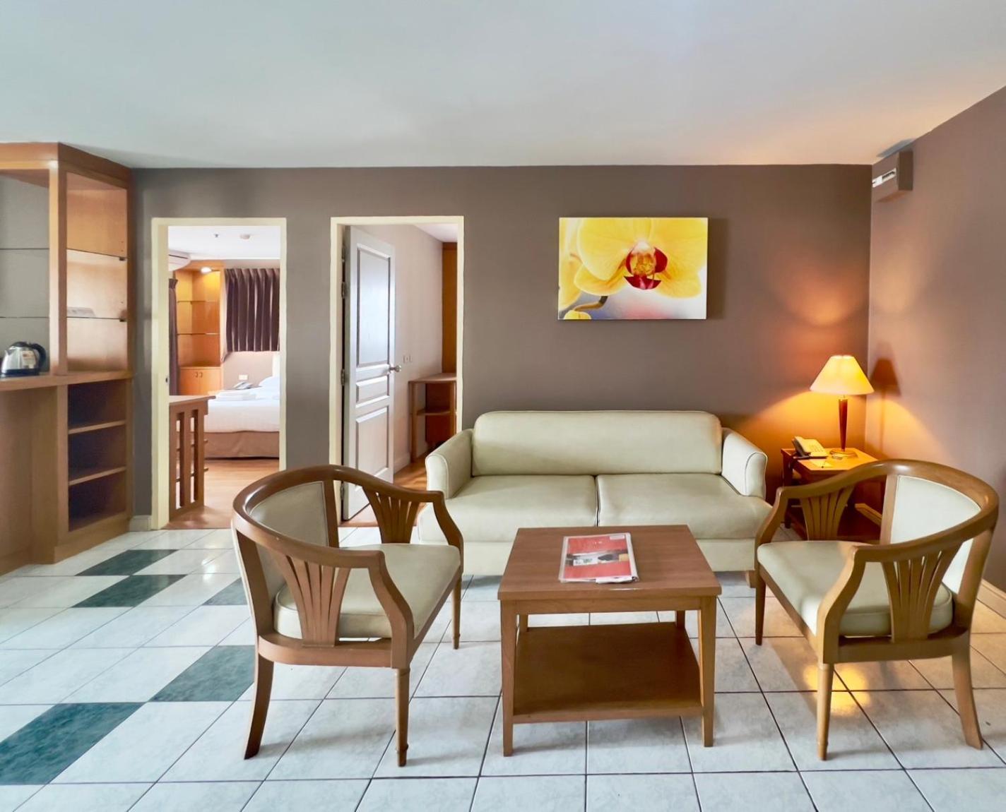 Bu Place Hotel Бангкок Экстерьер фото