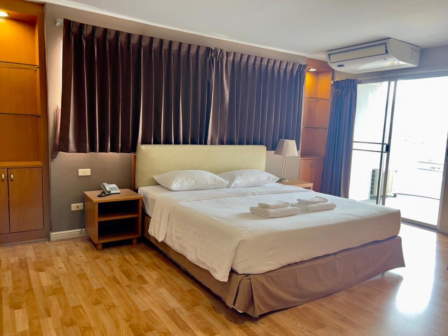 Bu Place Hotel Бангкок Экстерьер фото