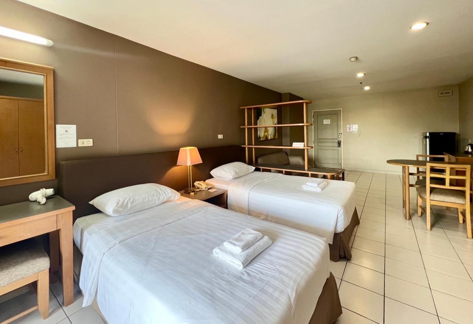 Bu Place Hotel Бангкок Экстерьер фото