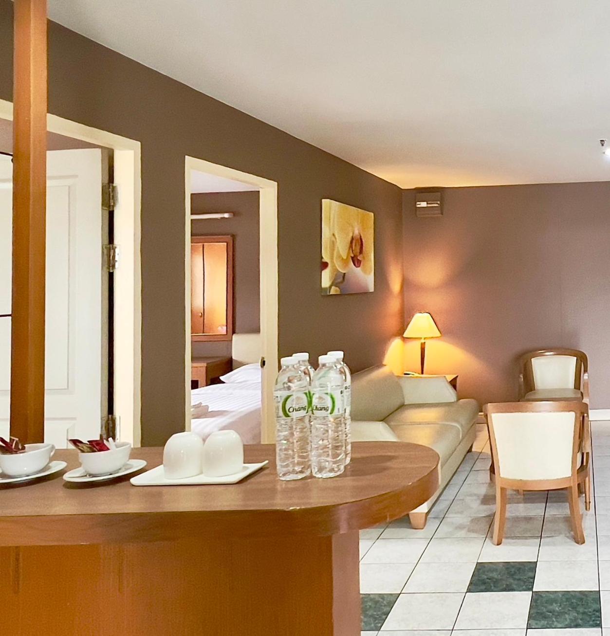Bu Place Hotel Бангкок Экстерьер фото