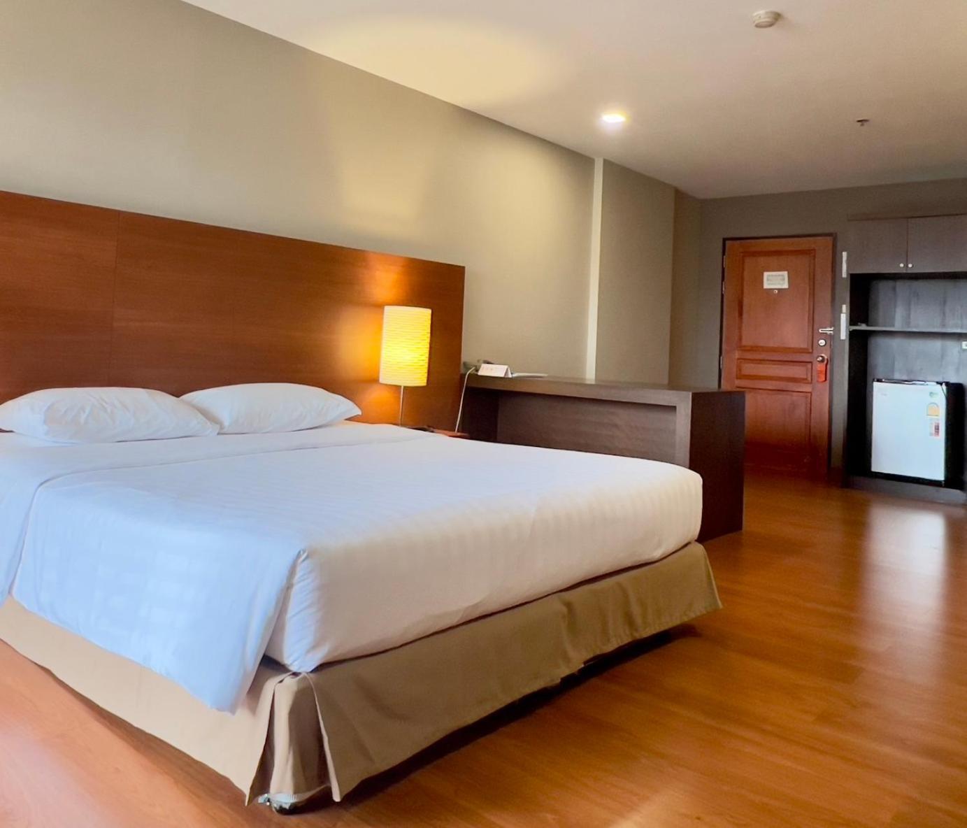 Bu Place Hotel Бангкок Экстерьер фото