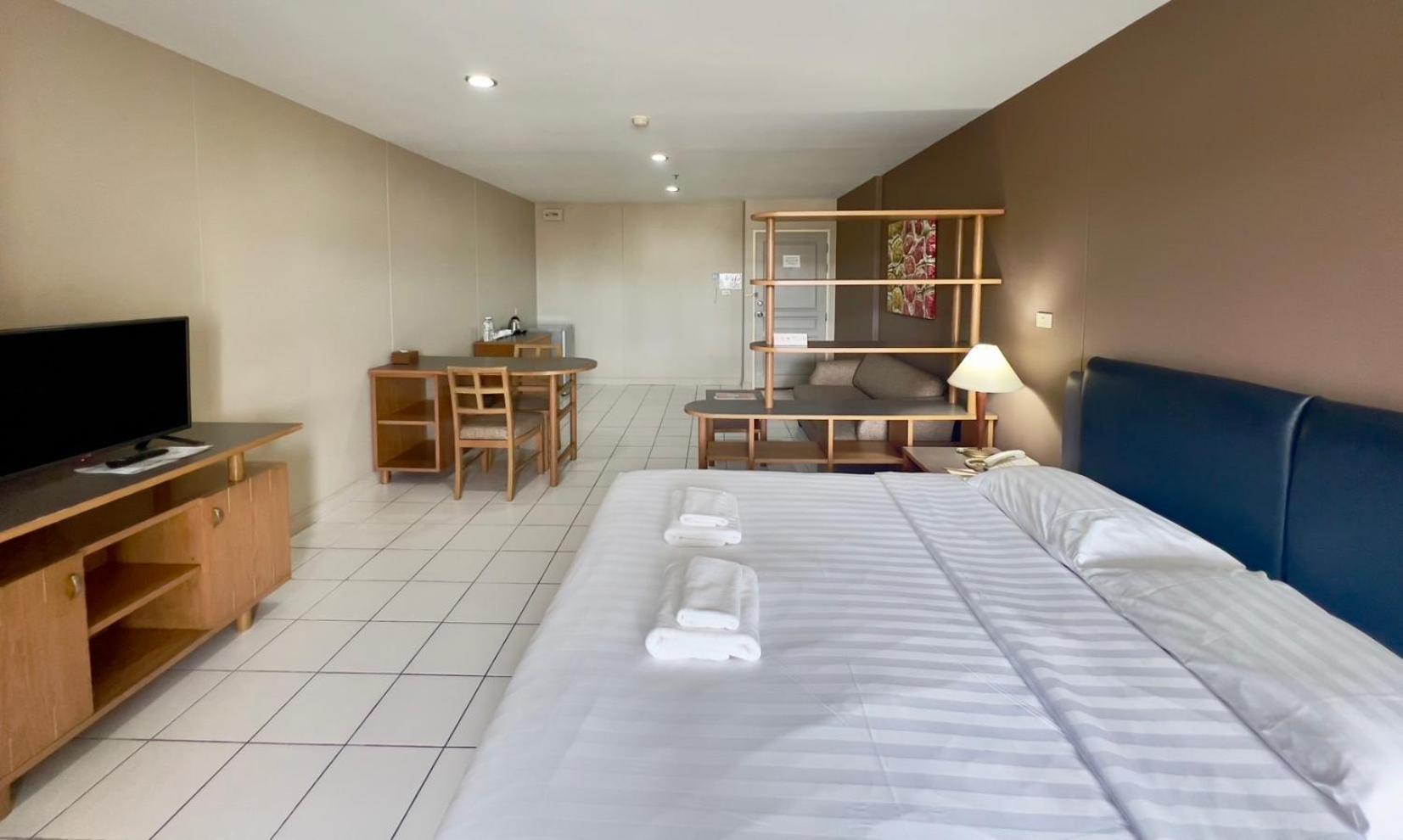 Bu Place Hotel Бангкок Экстерьер фото