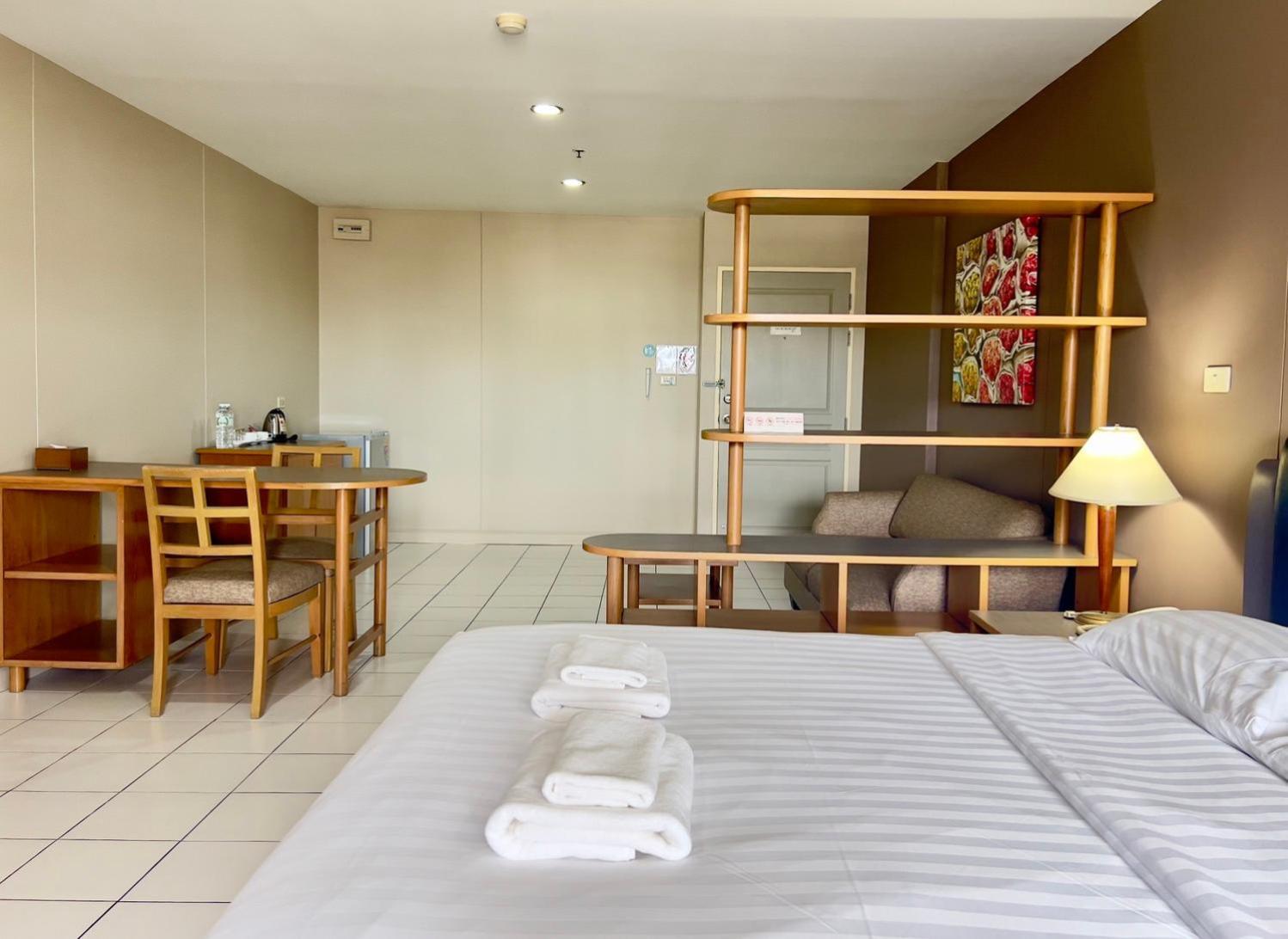 Bu Place Hotel Бангкок Экстерьер фото