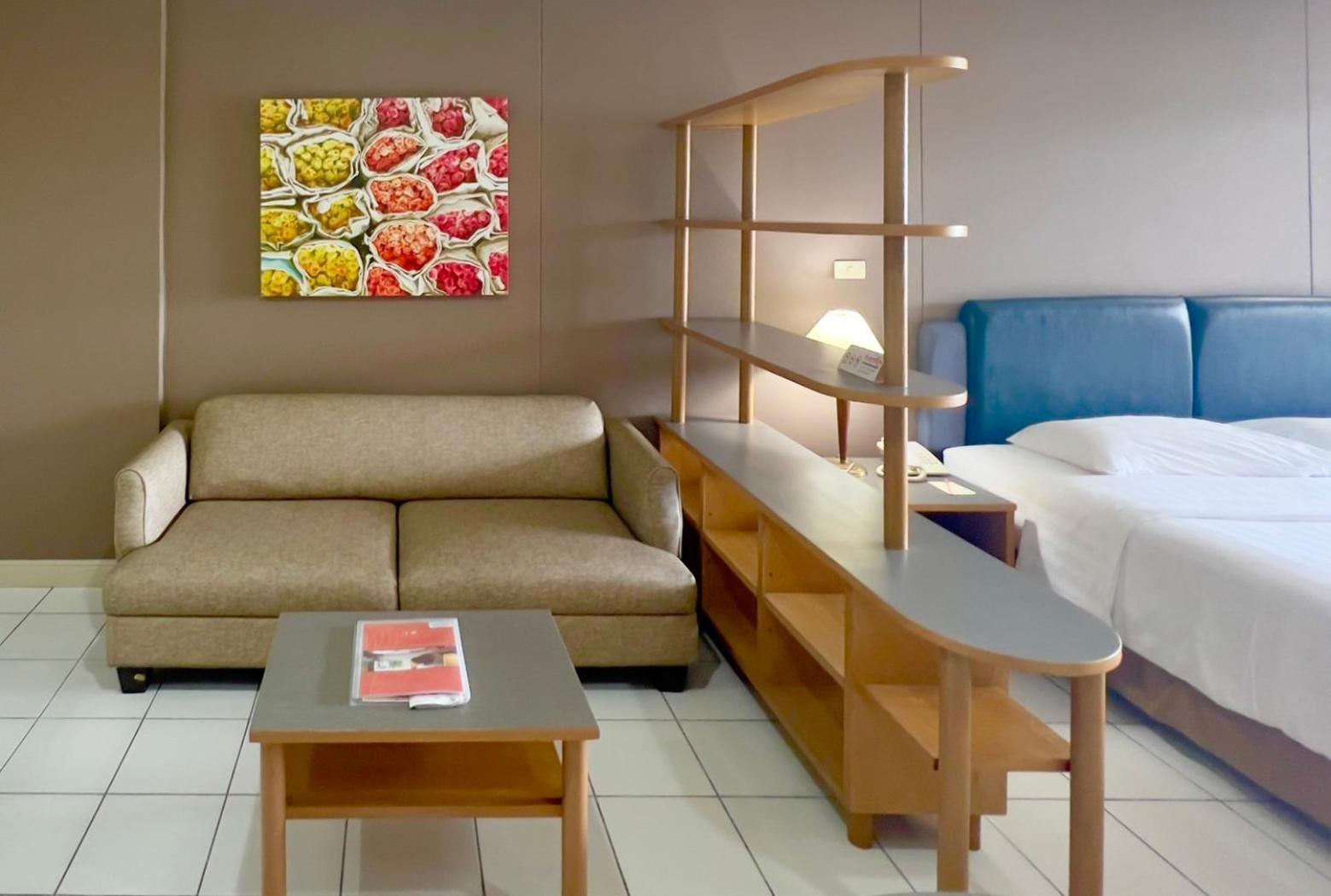 Bu Place Hotel Бангкок Экстерьер фото