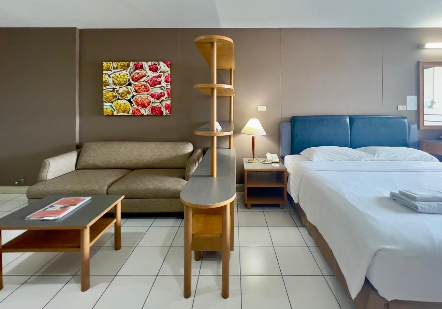 Bu Place Hotel Бангкок Экстерьер фото