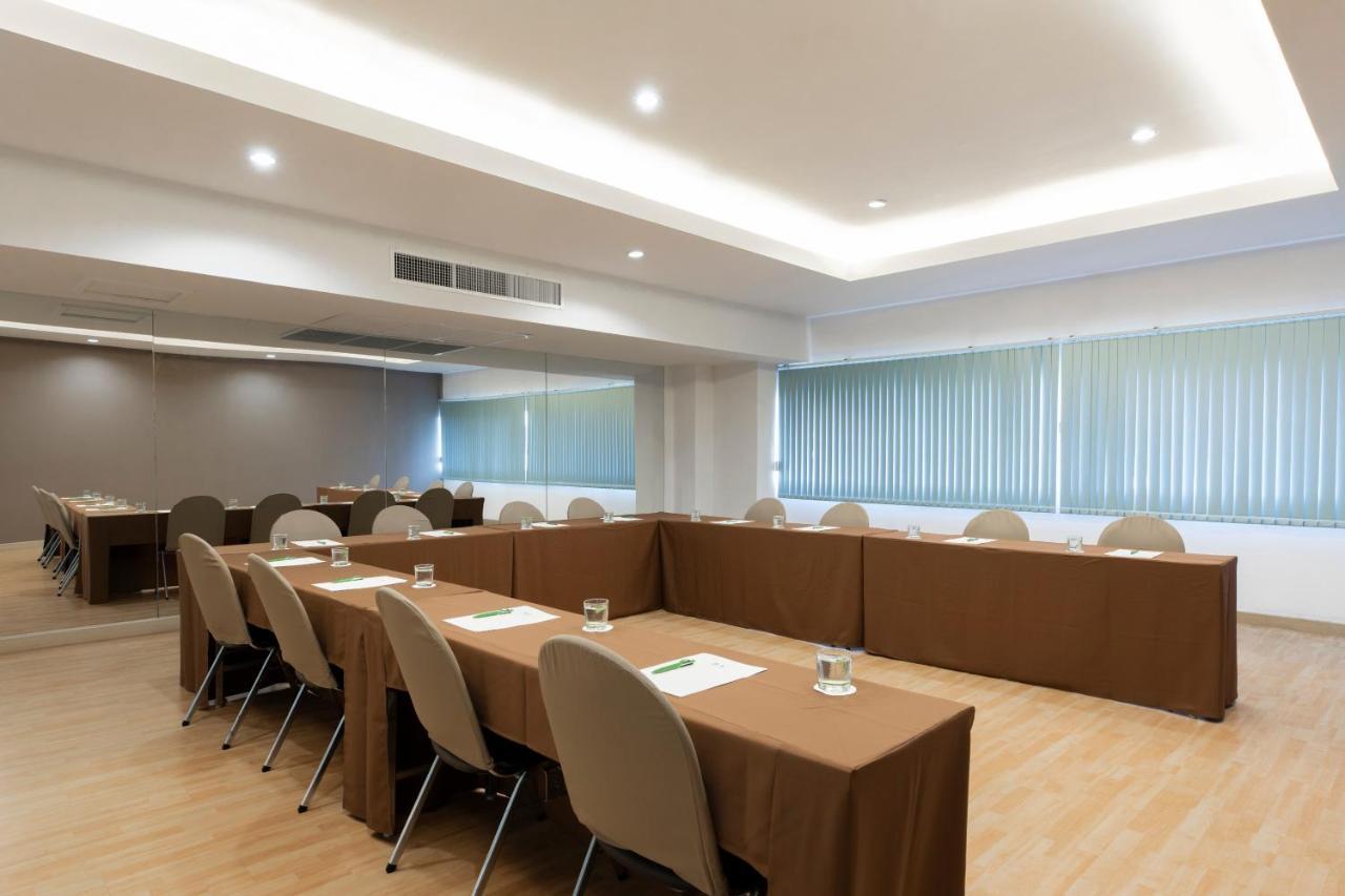 Bu Place Hotel Бангкок Экстерьер фото